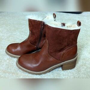 Universal Thread Faux Fur Lines Boots, size 9